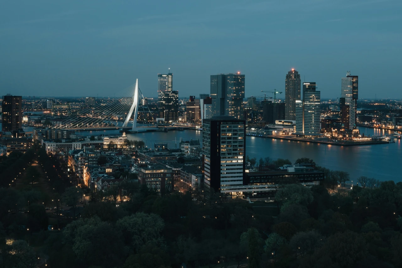 skyline-2-min.webp
